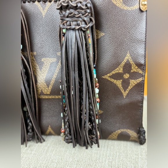 LOUIS VUITTON ON-THE-GO Brown Designer Tote Bag with Tassels UNIQUE - Picture 11 of 15